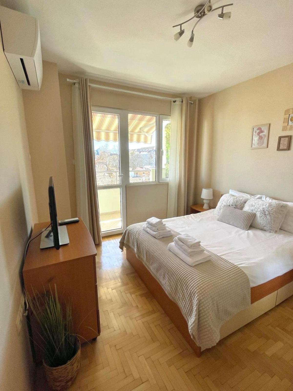 City Garden Apartment Plovdiv Bagian luar foto