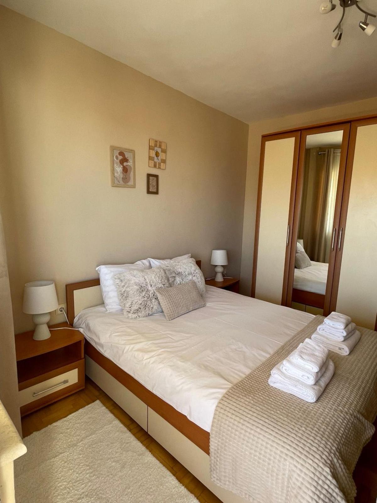 City Garden Apartment Plovdiv Bagian luar foto